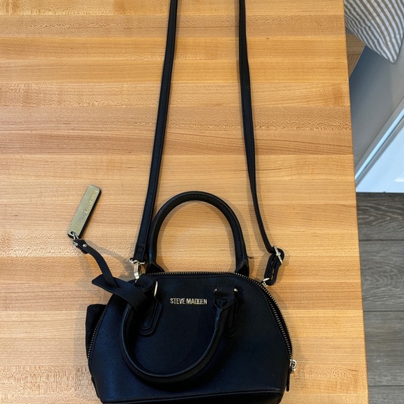 Steve Madden Handbags - Steve Madden Black Crossbody Bag